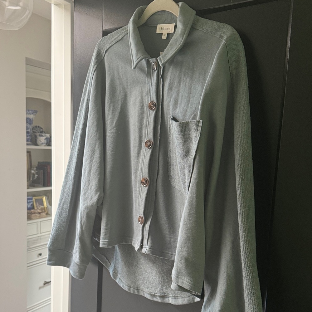 Cute sweatsuit like jacket with dropped Raglan sleeves